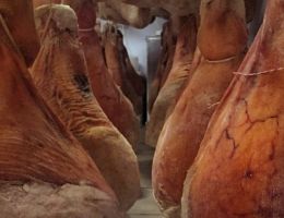 Immagine 3 di PROSCIUTTO CRUDO DI PONT MACELLERIA BOETTO 1931