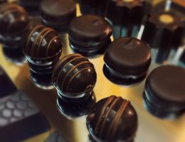 Immagine 1 di PRALINE DI CIOCCOLATO DI QUALITA' SUPERIORE CIOCCOLATO LA MOLINA