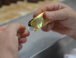 Immagine 3 di GIANDUJOTTO FATTO E INCARTATO A MANO LABORATORIO ARTIGIANALE BALLESIO CIOCCOLATO