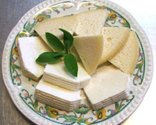 Immagine 4 di CACIORICOTTA CAPRINO DEL CILENTO STAGIONATO