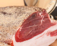 Immagine 1 di PROSCIUTTO CRUDO DI CINTA SENESE