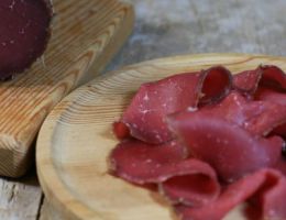 Immagine 1 di CARNE SALADA DELLA VAL DI FASSA  AGRI MASC ALOCH