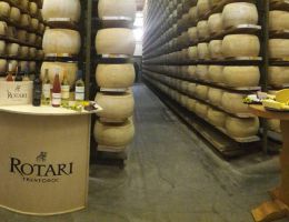 Immagine 2 di TRENTINGRANA D.O.P. CASEIFIICIO PRESANELLA DI MEZZANA