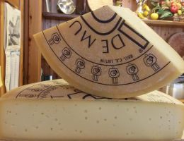 Immagine 3 di FORMAI DE MUT ALTA BREMBRANA D.O.P. CASEIFICIO MONACI