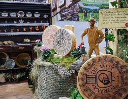 Immagine 2 di FORMAI DE MUT ALTA BREMBRANA D.O.P. CASEIFICIO MONACI