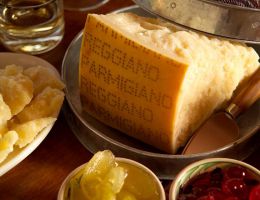 Immagine 1 di PARMIGIANO REGGIANO D.O.P. 30 MESI PRODOTTO DI MONTAGNA CASEIFICIO DISMANO