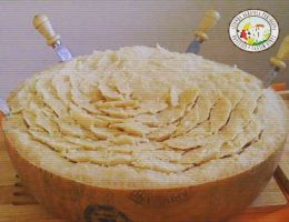 Immagine 5 di PARMIGIANO REGGIANO D.O.P. 40 MESI BIOLOGICO