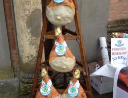 Immagine 3 di PROSCIUTTO CRUDO DI MODENA D.O.P. BACIO DEL CIMONE