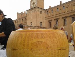 Immagine 1 di PARMIGIANO REGGIANO D.O.P. CASEIFICIO ORATORIO SAN GIORGIO