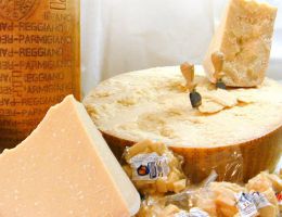 Immagine 1 di PARMIGIANO REGGIANO D.O.P. CASEIFICIO MOSCATTINI