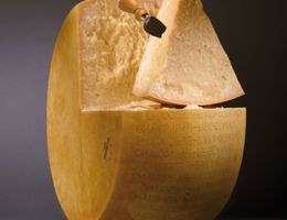 Immagine 2 di PARMIGIANO REGGIANO D.O.P. 22 MESI ​​​​​​​CASEIFICIO LA CAPPELLETTA