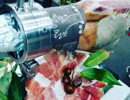 Immagine 2 di PROSCIUTTO CRUDO DI MODENA  D.O.P. 24 MESI