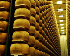 Immagine 2 di PARMIGIANO REGGIANO D.O.P. 40 MESI LATTERIA VO GRANDE