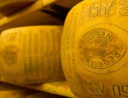 Immagine 1 di PARMIGIANO REGGIANO D.O.P. 40 MESI LATTERIA VO GRANDE