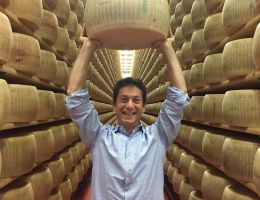Immagine 1 di PARMIGIANO REGGIANO D.O.P. 48 MESI AGRI CARETTI