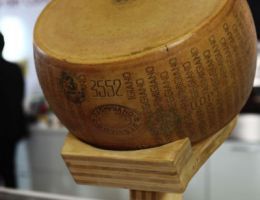 Immagine 4 di PARMIGIANO REGGIANO D.O.P. 48 MESI AGRI CARETTI