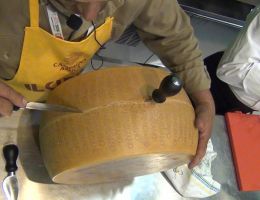 Immagine 3 di PARMIGIANO REGGIANO D.O.P. 84 MESI