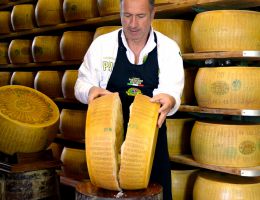 Immagine 3 di PARMIGIANO REGGIANO D.O.P. 24 MESI
