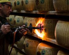 Immagine 1 di PARMIGIANO REGGIANO  D.O.P. 50 MESI