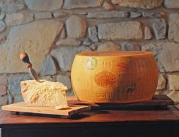 Immagine 1 di PARMIGIANO REGGIANO D.O.P. ​​​​​​​AGRI LA RAZZA