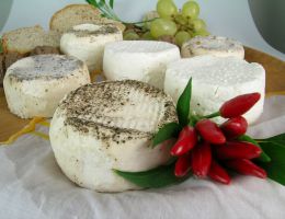 Immagine 3 di FORMAGGI DI CAPRA A LATTE CRUDO LA FATTORIA