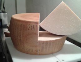 Immagine 1 di PARMIGIANO REGGIANO D.O.P. 36 MESI