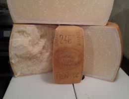 Immagine 2 di PARMIGIANO REGGIANO D.O.P. 36 MESI