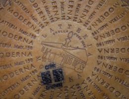 Immagine 5 di PARMIGIANO REGGIANO D.O.P. 40 MESI LATTERIA SOCIALE MODERNA