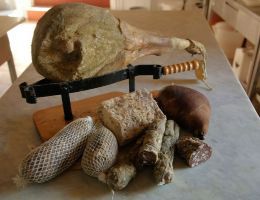 Immagine 1 di PROSCIUTTO CRUDO DI CINTO TOSANO D.O.P. 36 MESI TENUTA DI SPANNOCCHIA