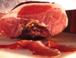 Immagine 2 di PROSCIUTTO CRUDO DELLA VALLE SOANA SALUMERIA VENEZIA