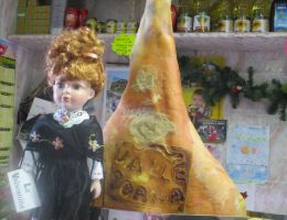 Immagine 1 di PROSCIUTTO CRUDO DELLA VALLE SOANA SALUMERIA VENEZIA