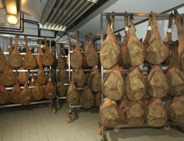 Immagine 1 di PROSCIUTTO CRUDO DI CINTA SENESE D.O.P.