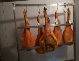Immagine 5 di PROSCIUTTO CRUDO DI CINTA SENESE D.O.P.