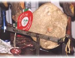 Immagine 3 di PROSCIUTTO CRUDO DI CINTA SENESE ALLEVO DI CORBARA