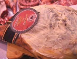 Immagine 1 di PROSCIUTTO CRUDO DI SUINO NERO CASERTANO