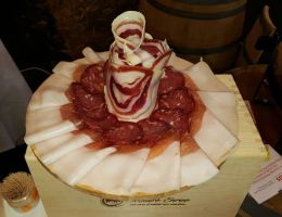 Immagine 4 di PROSCIUTTO CRUDO DI SUINO NERO CASERTANO