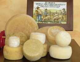 Immagine 2 di PECORINO EXTRASTAGIONATO DEL GRAN SASSO