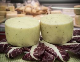 Immagine 1 di Caciotta di Bufala al Tartufo