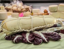 Immagine 2 di Caciotta di Bufala al Tartufo