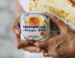 Immagine 1 di SQUACQUERONE DI ROMAGNA D.O.P. CASEIFICIO MAMBELLI