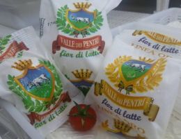 Immagine 3 di MOZZARELLA DI BUFALA