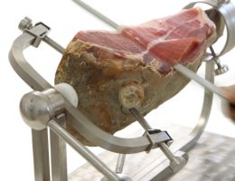 Immagine 2 di PROSCIUTTO CRUDO DEL PARCO GALEANO ​​​​​​​FATTORIA BIO RECCHI
