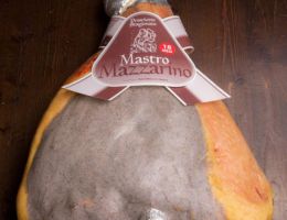 Immagine 1 di PROSCIUTTO CRUDO MASTRO MAZZARINO ​​​​​​​SALUMIFICIO DEL CONERO