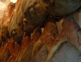 Immagine 2 di PROSCIUTTO CRUDO MASTRO MAZZARINO ​​​​​​​SALUMIFICIO DEL CONERO