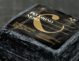 Immagine 1 di PECORINO NERO CON CARBONE VEGETALE