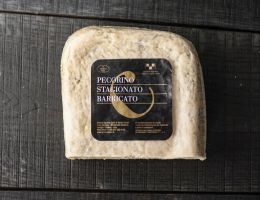 Immagine 2 di PECORINO NERO CON CARBONE VEGETALE