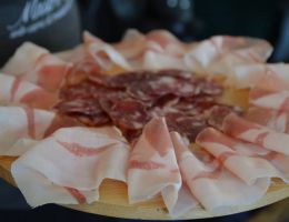 Immagine 2 di SALSICCIA DI POLMONE DI SUINO NERO CASERTANO