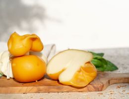 Immagine 3 di CACIOCAVALLI AFFUMICATI CASEIFICIO VALMOLISE