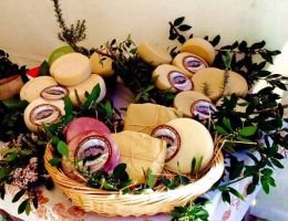 Immagine 3 di PECORINO AFFINATO DI VALLO DI NERA