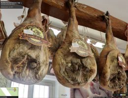 Immagine 2 di PROSCIUTTO CRUDO DI SUINO NERO CINGHIATO NORCIA IL CASALE DE LI TAPPI